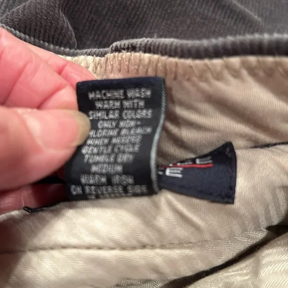 Roundtree & Yorke - 36 x 32 Gray Straight Leg Corduroys.
In good condition - Picture 7 of 7